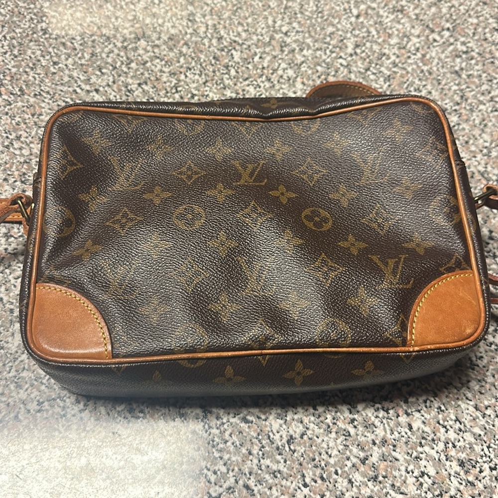 **SOLD**Louis Vuitton Trocadero 27 - Picture 6 of 16